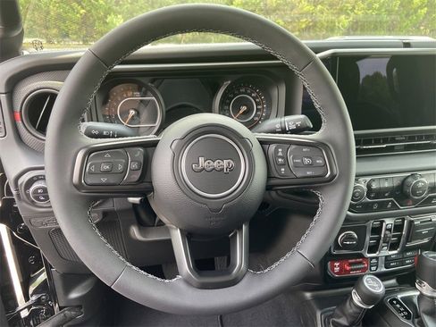 New 2025 Jeep Gladiator Rubicon w/ Convenience Group image 16