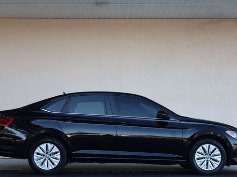 Used 2019 Volkswagen Jetta R-Line FWD image 2