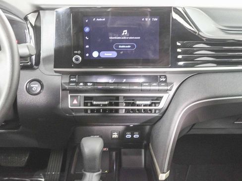 Used 2025 Toyota Camry LE w/ Convenience Package image 14