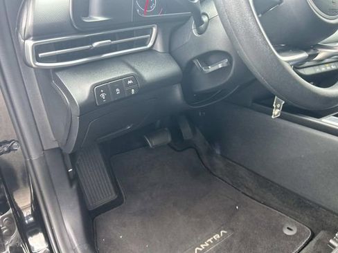 Used 2023 Hyundai Elantra SE w/ Cargo Package image 20