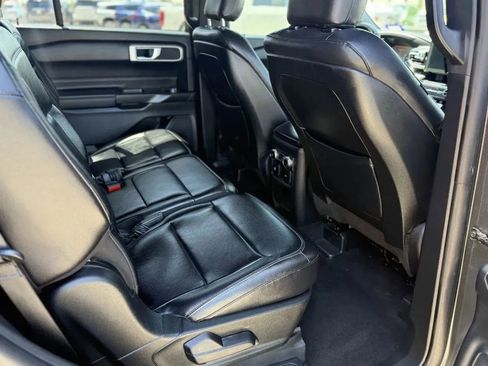 Used 2020 Ford Explorer XLT w/ Equipment Group 202A image 9