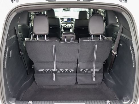 New 2026 Chrysler Pacifica Limited w/ S Appearance Package FWD image 12