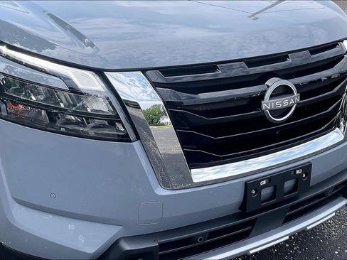 Used 2025 Nissan Pathfinder Platinum AWD/4WD image 31