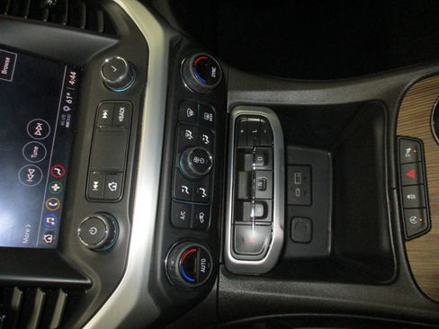 Certified 2023 GMC Acadia SLE w/ Driver Convenience Package image 34