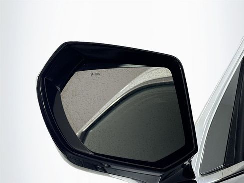 Used 2024 GMC Yukon XL SLT image 5