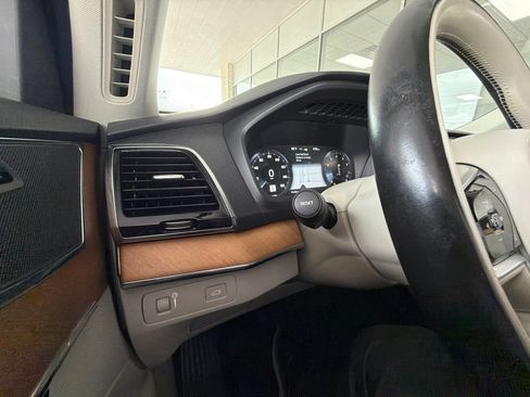 Used 2021 Volvo XC90 T6 Momentum AWD/4WD image 31