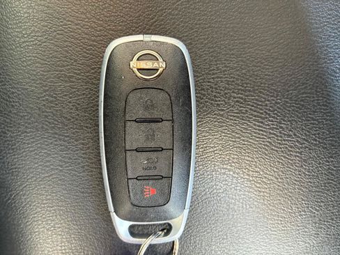 Used 2025 Nissan Sentra SR w/ SR Premium Package FWD image 28