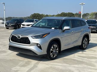 Used 2023 Toyota Highlander XLE video 1
