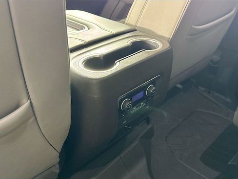 Used 2022 Chevrolet Suburban LT w/ LT Signature Plus Package image 23