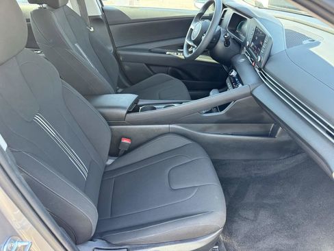Used 2025 Hyundai Elantra Hybrid FWD image 15