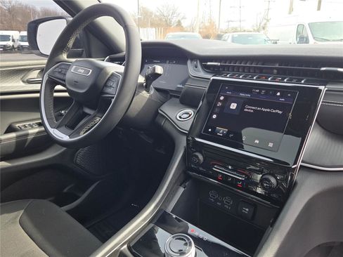 Used 2024 Jeep Grand Cherokee Laredo X image 8