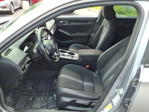 Used 2023 Honda Civic Sport image 4