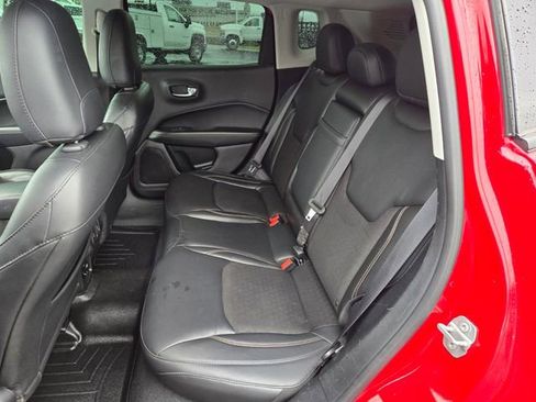 Used 2018 Jeep Compass Latitude w/ Popular Equipment Group AWD/4WD image 11