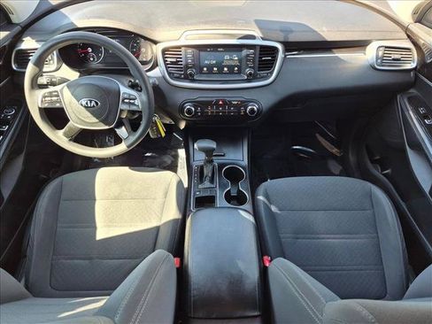 Used 2019 Kia Sorento FWD image 16