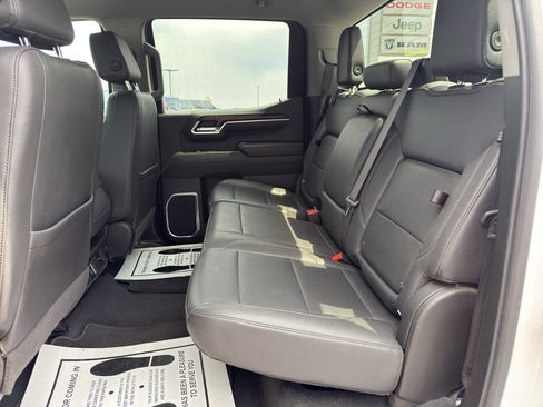 Used 2025 GMC Sierra 1500 SLT AWD/4WD image 10