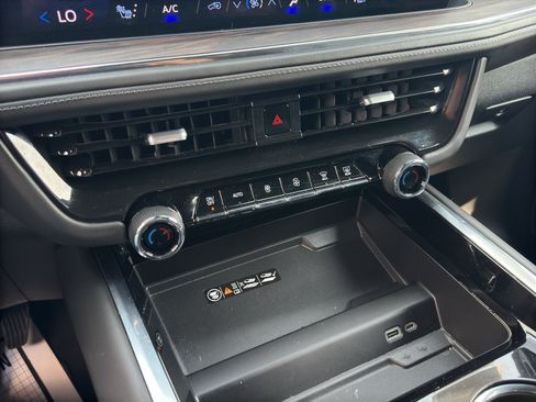 Used 2025 Chevrolet Tahoe Z71 AWD/4WD image 21