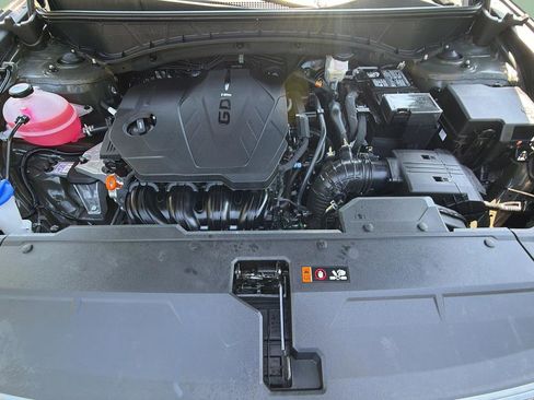 Certified 2025 Hyundai Tucson Limited FWD image 12