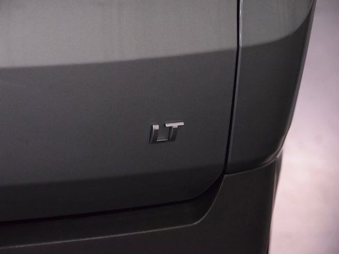 Used 2023 Chevrolet Traverse LT image 12