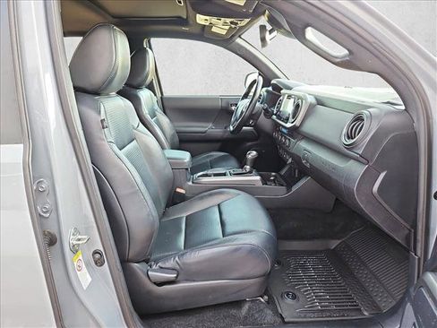 Used 2019 Toyota Tacoma TRD Off-Road image 21