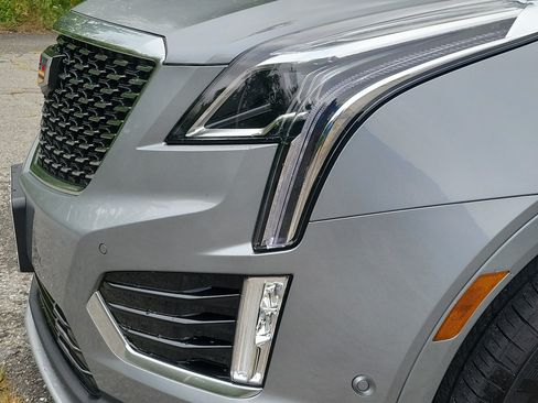 Certified 2025 Cadillac XT5 Premium Luxury w/ Technology Package AWD/4WD image 9