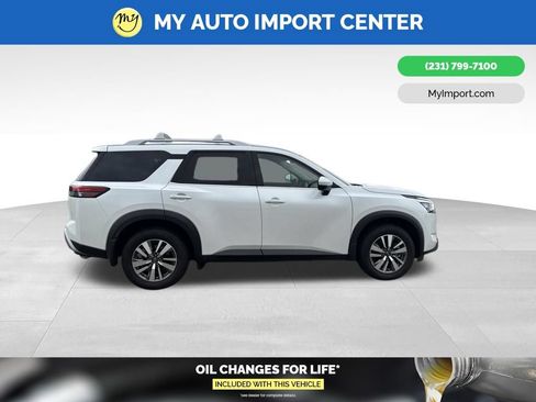 Used 2025 Nissan Pathfinder SL AWD/4WD image 8