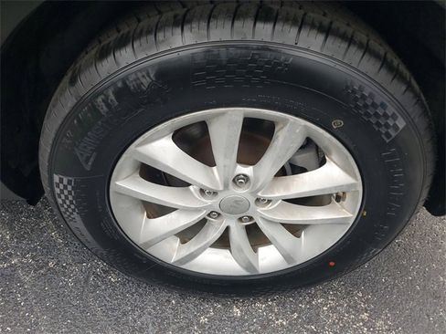 Used 2017 Kia Sorento LX image 5