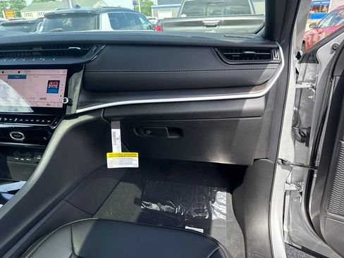New 2026 Jeep Grand Cherokee Limited AWD/4WD image 29