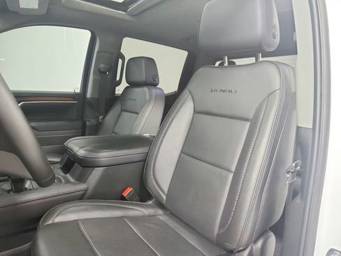 Used 2025 GMC Sierra 1500 Denali AWD/4WD image 9