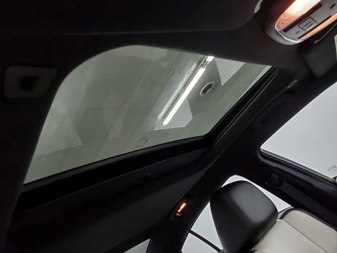 Used 2017 Dodge Charger SXT w/ AWD Premium Group image 21