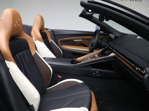 New 2026 Aston Martin DB12 Volante image 33