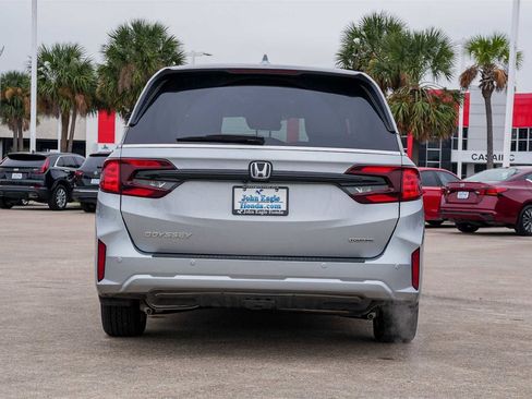 Used 2026 Honda Odyssey Touring image 5
