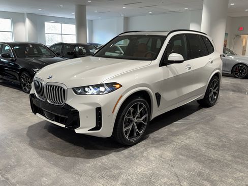 New 2026 BMW X5 xDrive40i w/ M Sport Package image 3