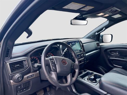 Used 2024 Nissan Titan PRO-4X w/ Pro-4x Convenience Package image 9