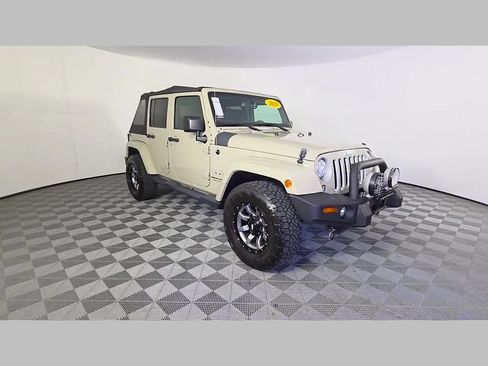 Used 2018 Jeep Wrangler Unlimited Sahara w/ Connectivity Group AWD/4WD image 52