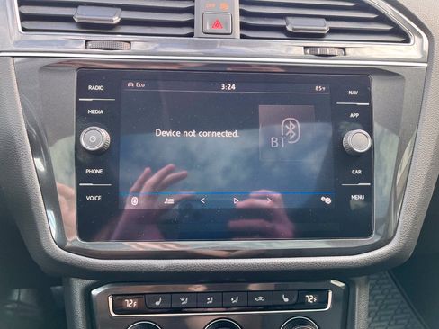 Used 2018 Volkswagen Tiguan SEL AWD/4WD image 15