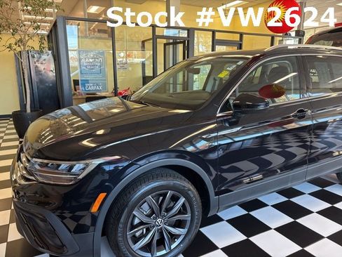 Certified 2022 Volkswagen Tiguan SE w/ Panoramic Sunroof Package image 11