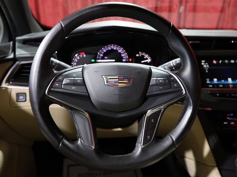 Used 2019 Cadillac XT5 FWD image 15