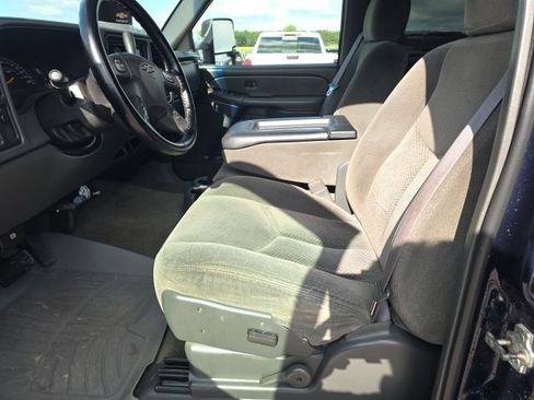 Used 2005 Chevrolet Silverado 2500 LS w/ Skid Plate Package AWD/4WD image 13