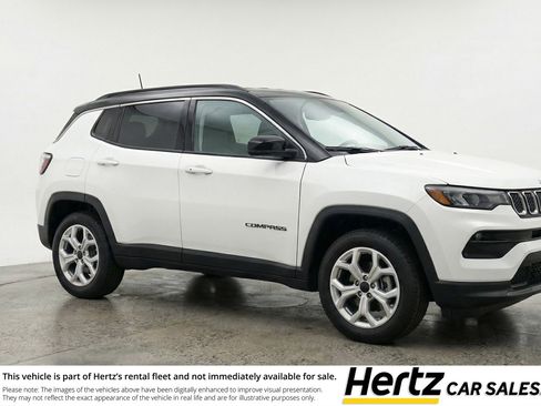 Used 2025 Jeep Compass Latitude AWD/4WD image 1