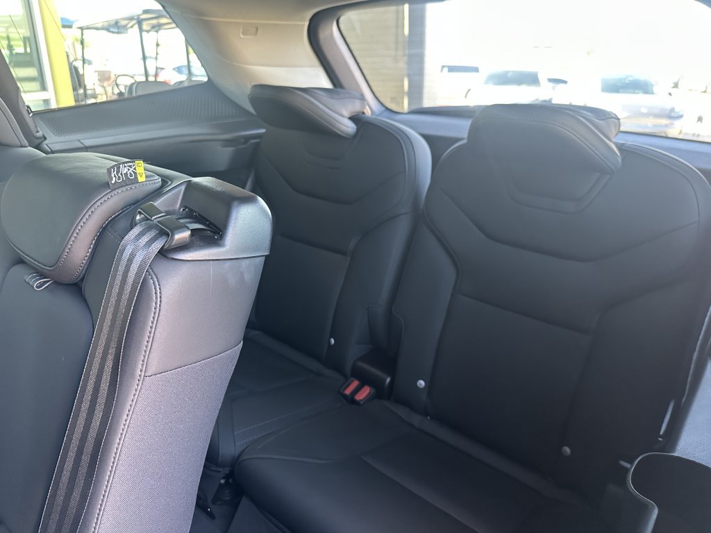 Used 2025 Volvo EX90 Plus AWD/4WD image 32