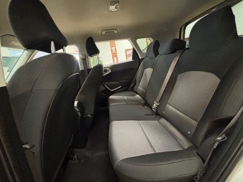 Used 2025 Kia Soul LX w/ LX Technology Package FWD image 13