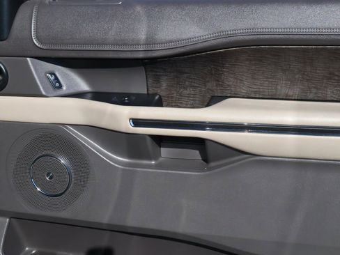 Used 2018 Ford Expedition Limited w/ Equipment Group 301A image 18