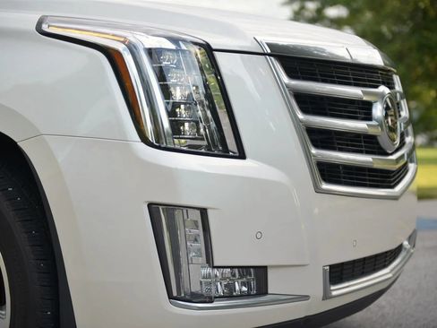 Used 2015 Cadillac Escalade Premium AWD/4WD image 33