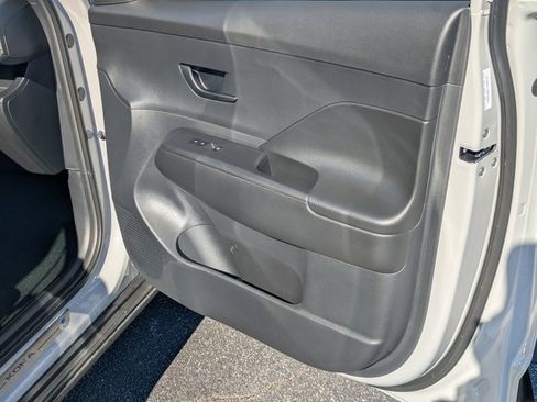 Used 2026 Hyundai Kona SE image 13