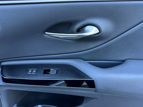 Used 2025 Lexus ES 350 w/ Premium Package image 18