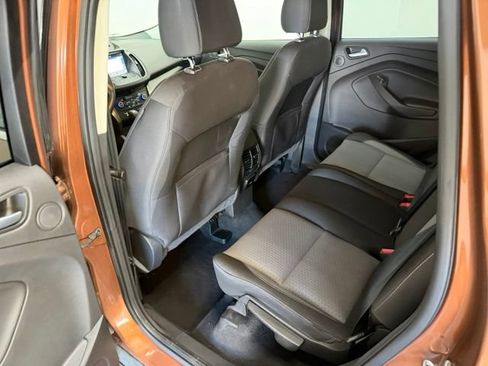 Used 2017 Ford Escape SE w/ Equipment Group 201A AWD/4WD image 32
