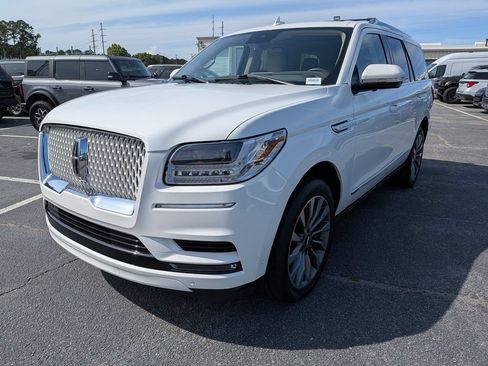 Certified 2021 Lincoln Navigator Reserve AWD/4WD image 8