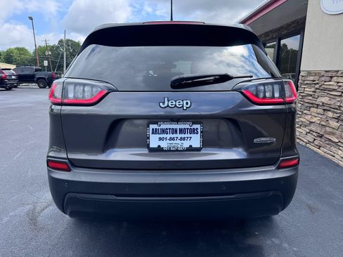 Used 2019 Jeep Cherokee Latitude Plus w/ Comfort/Convenience Group FWD image 4