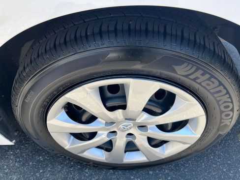 Used 2025 Toyota Corolla LE FWD image 28