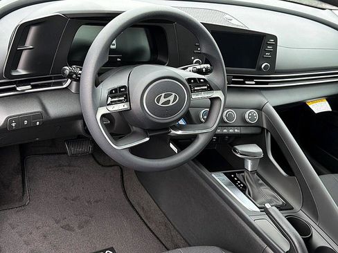 New 2026 Hyundai Elantra SE image 6